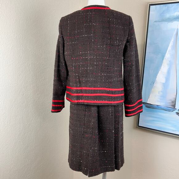Tara Ryan Skirt Suit Woven
Brown, Red, Cream, Black Metallic size 12 - Picture 5 of 7